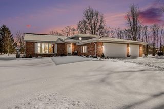 9679 E Oakridge Drive, St. John, IN 46373