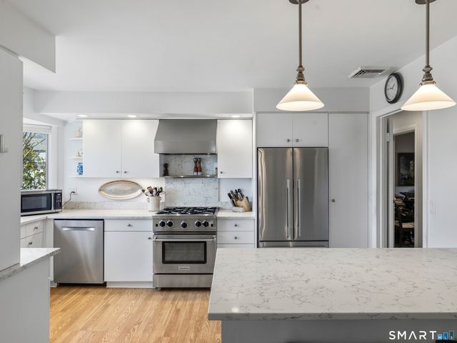 24 Cherry Lane, Madison, CT 06443