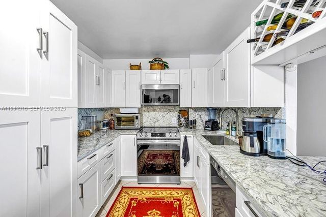 100 Bayview Dr 228, Sunny Isles Beach, FL 33160