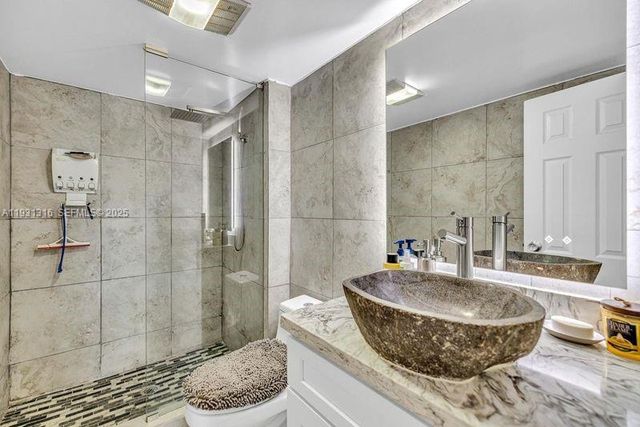 100 Bayview Dr 228, Sunny Isles Beach, FL 33160