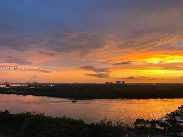 100 Bayview Dr 228, Sunny Isles Beach, FL 33160