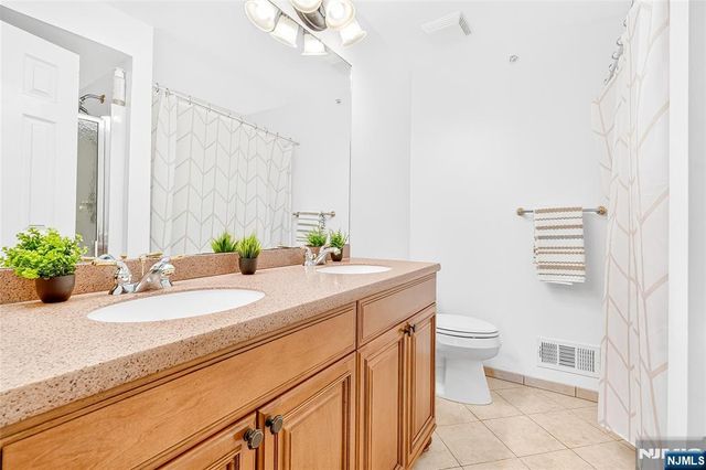 1007 Thoreau Court, Mahwah, NJ 07430