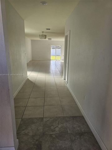 831 Bent Creek Dr, Fort Pierce, FL 34947