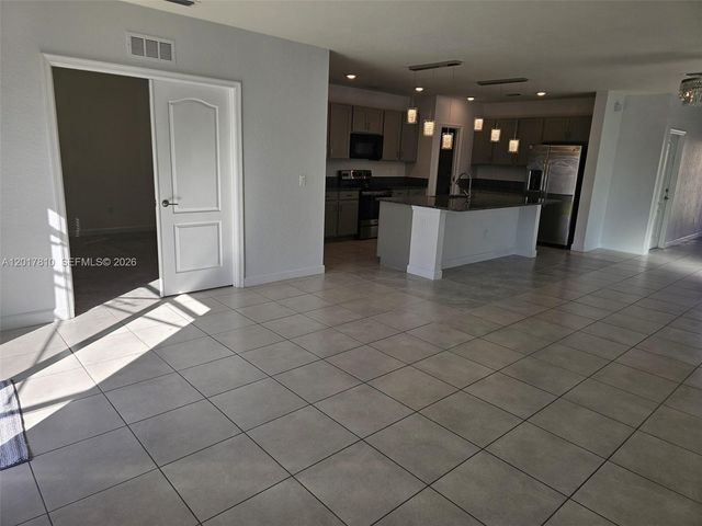 831 Bent Creek Dr, Fort Pierce, FL 34947