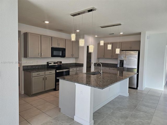 831 Bent Creek Dr, Fort Pierce, FL 34947