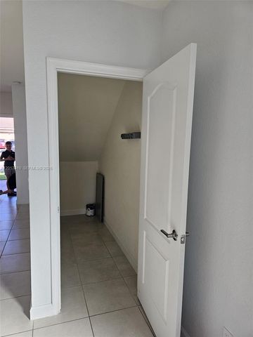 831 Bent Creek Dr, Fort Pierce, FL 34947