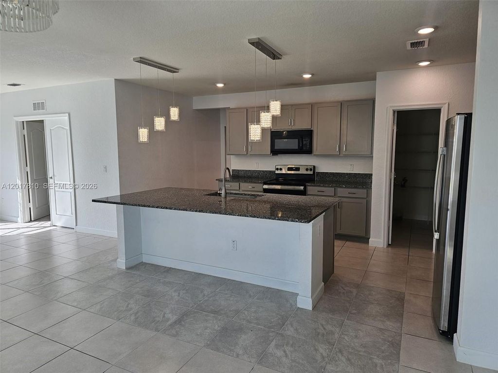 831 Bent Creek Dr, Fort Pierce, FL 34947