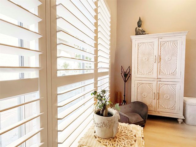 10433 High Hollows Drive 117, Dallas, TX 75230