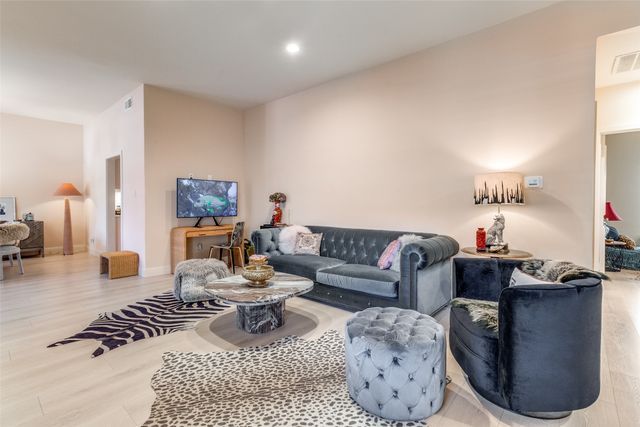 10433 High Hollows Drive 117, Dallas, TX 75230