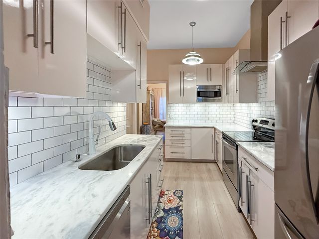 10433 High Hollows Drive 117, Dallas, TX 75230