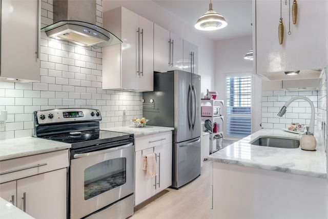 10433 High Hollows Drive 117, Dallas, TX 75230