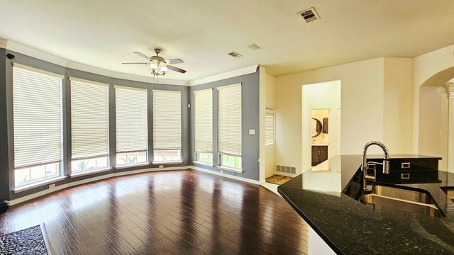 112 Ranch Trail, Irving, TX 75063