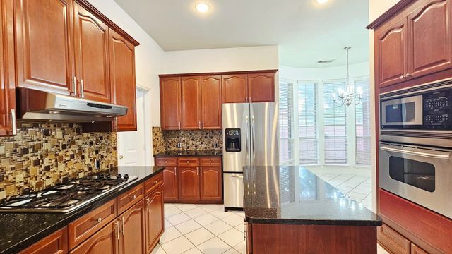 112 Ranch Trail, Irving, TX 75063