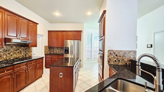 112 Ranch Trail, Irving, TX 75063