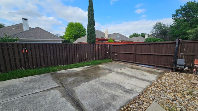112 Ranch Trail, Irving, TX 75063