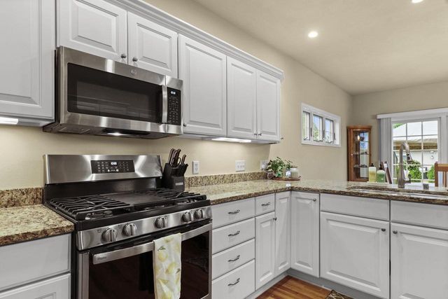 301 Bergamont Boulevard, Oregon, WI 53575