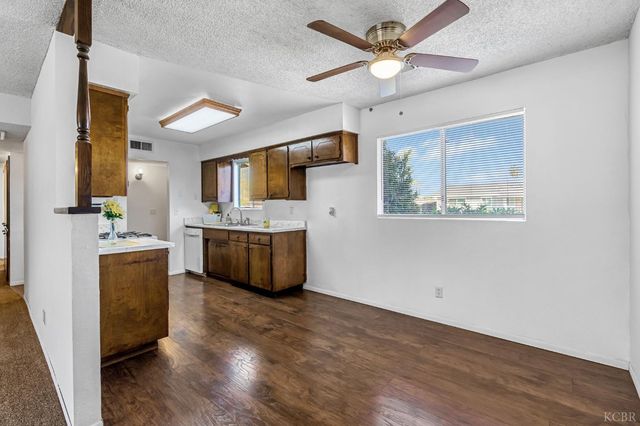 903 Boxwood Lane, Lemoore, CA 93245