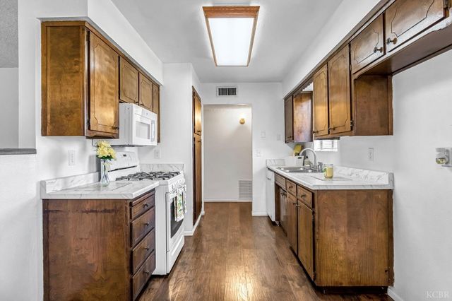 903 Boxwood Lane, Lemoore, CA 93245