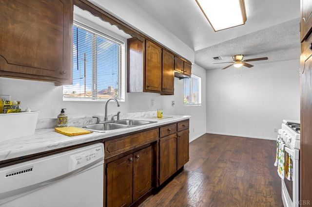 903 Boxwood Lane, Lemoore, CA 93245