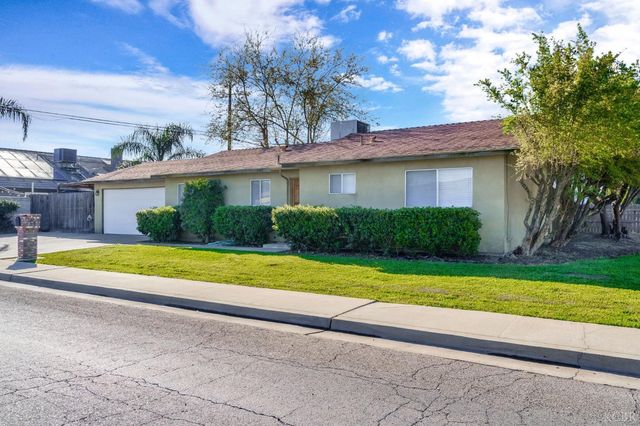 903 Boxwood Lane, Lemoore, CA 93245