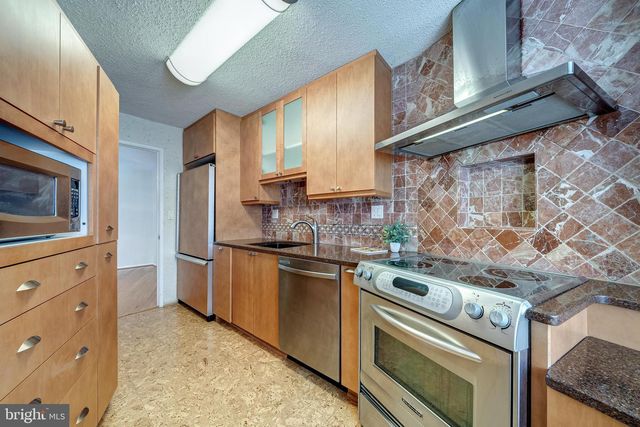 1600 N OAK ST #1204, Arlington, VA 22209