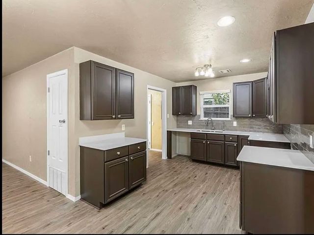 508 SW 70th St, Lawton, OK 73505