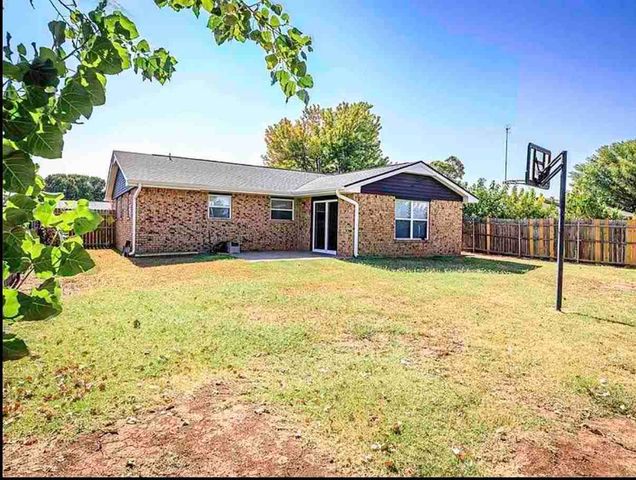 508 SW 70th St, Lawton, OK 73505