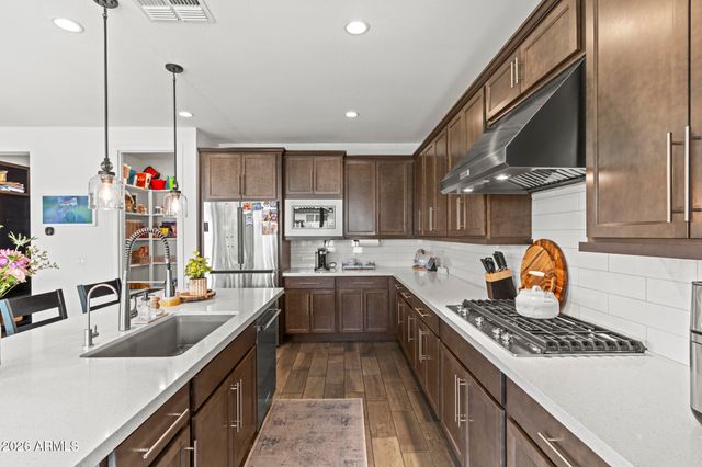 17190 W GRACEMONT Street, Surprise, AZ 85388