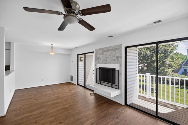 1056 WARWICK, Sterling, VA 20164