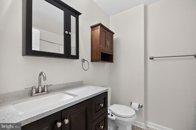 1056 WARWICK, Sterling, VA 20164