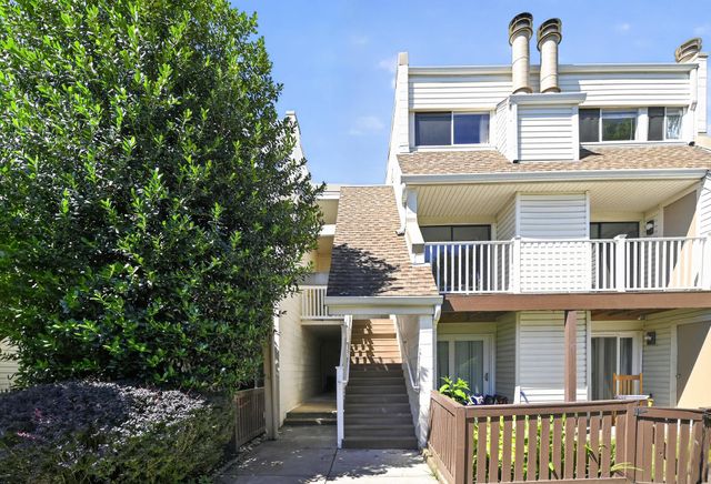 1056 WARWICK, Sterling, VA 20164