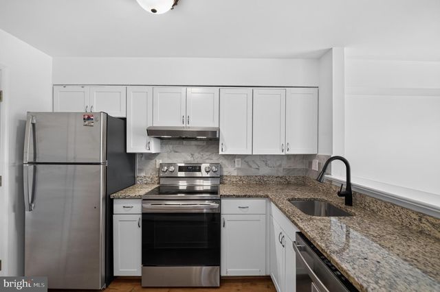 1056 WARWICK, Sterling, VA 20164