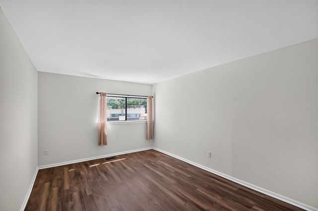 1056 WARWICK, Sterling, VA 20164