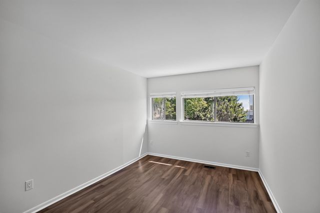 1056 WARWICK, Sterling, VA 20164