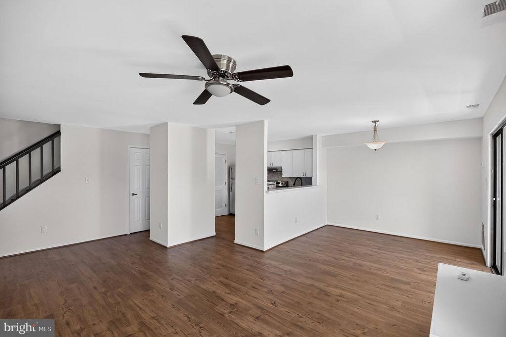 1056 WARWICK, Sterling, VA 20164