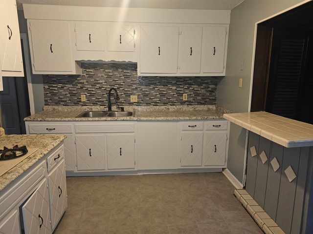 3491 HALLBROOK ST, Memphis, TN 38127