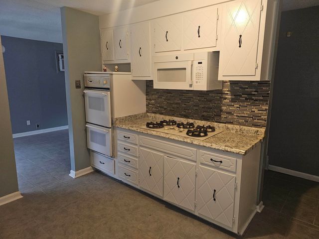 3491 HALLBROOK ST, Memphis, TN 38127