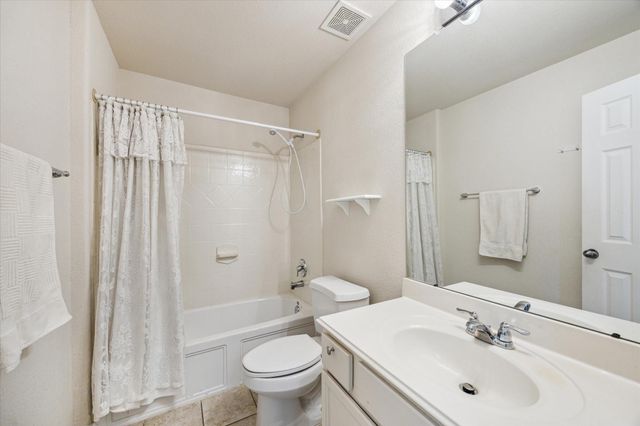 3039 Boxwood Springs Lane, Dickinson, TX 77539