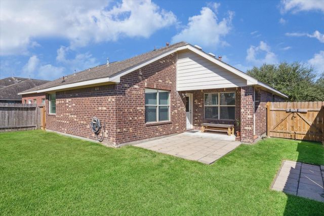 3039 Boxwood Springs Lane, Dickinson, TX 77539