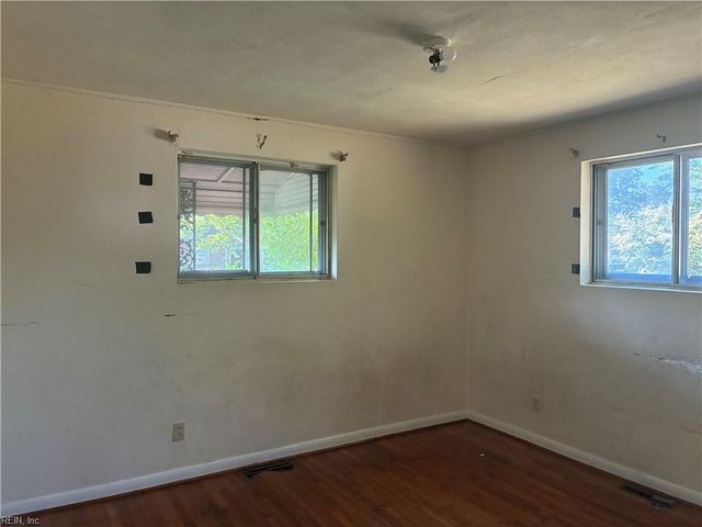 608 Edinburg AVE, Chesapeake, VA 23324