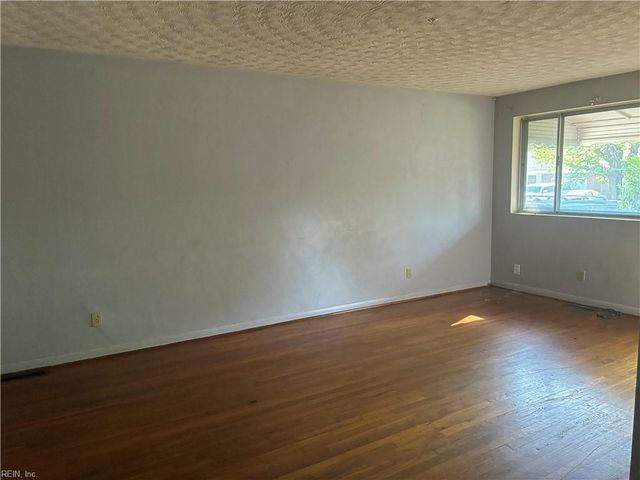 608 Edinburg AVE, Chesapeake, VA 23324