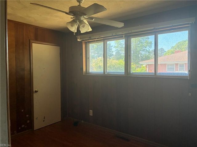 608 Edinburg AVE, Chesapeake, VA 23324