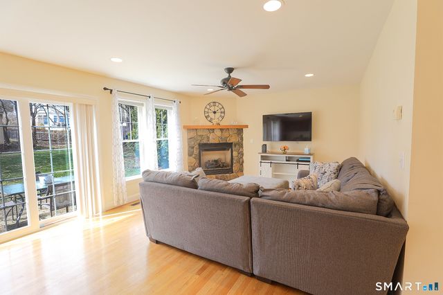 35 Walnut Street, Newington, CT 06111