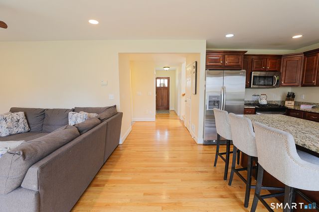 35 Walnut Street, Newington, CT 06111