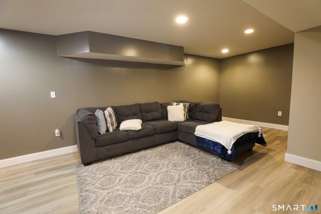 35 Walnut Street, Newington, CT 06111