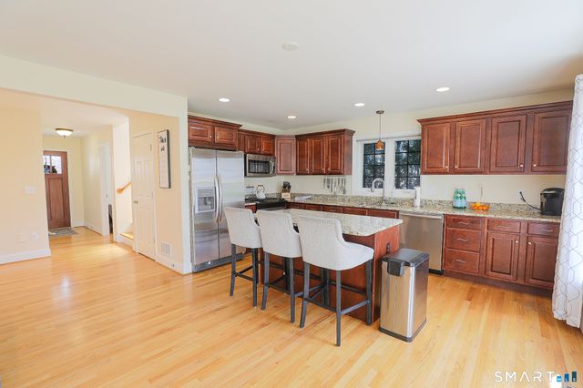 35 Walnut Street, Newington, CT 06111