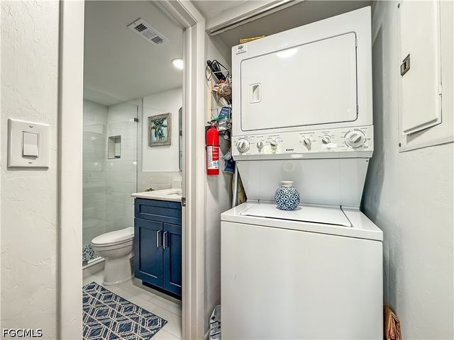 4790 Cleveland AVE 2007, Fort Myers, FL 33907