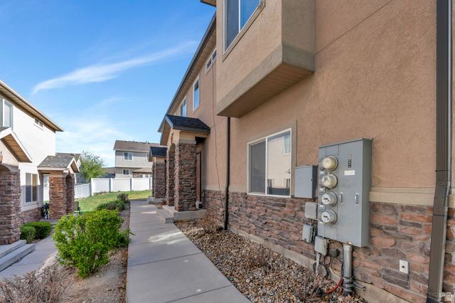 3066 W DESERT LILY DR, Lehi, UT 84043