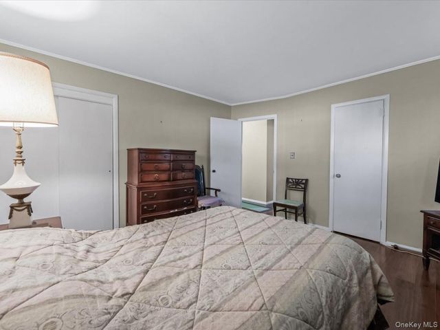 11 Hewitt Street, Hicksville, NY 11801