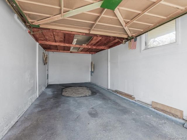 11 Hewitt Street, Hicksville, NY 11801